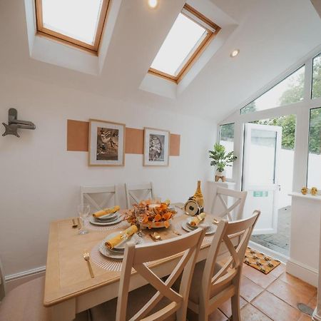 Cotswolds- Homely 2 Bed House With Garden, Wifi - Esho Stays Cirencester Exterior photo