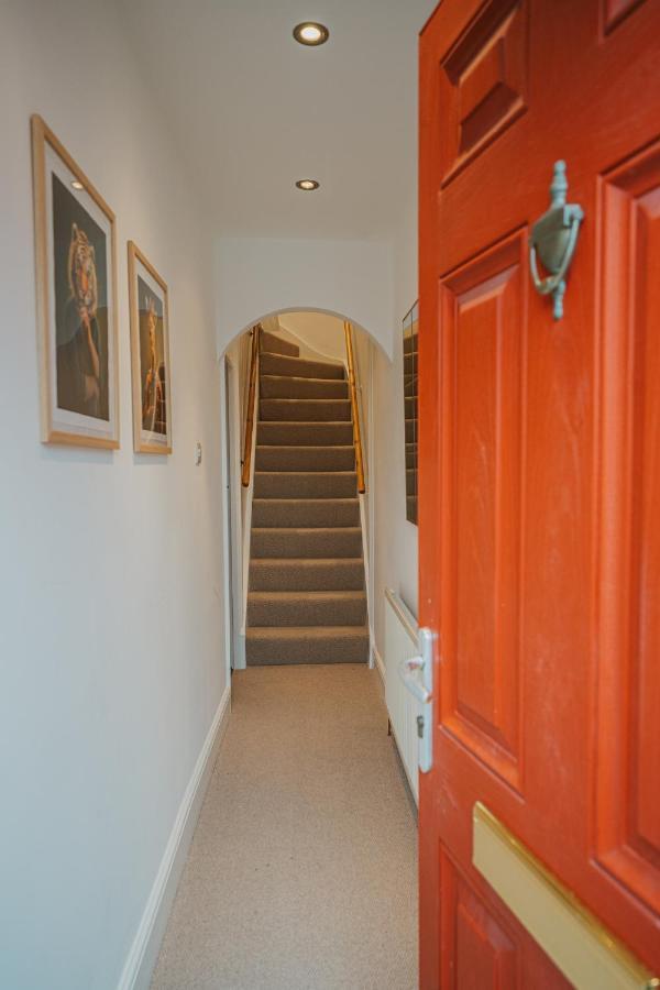Cotswolds- Homely 2 Bed House With Garden, Wifi - Esho Stays Cirencester Exterior photo