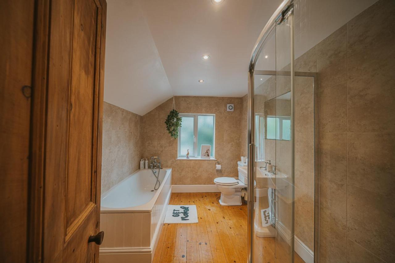 Cotswolds- Homely 2 Bed House With Garden, Wifi - Esho Stays Cirencester Exterior photo