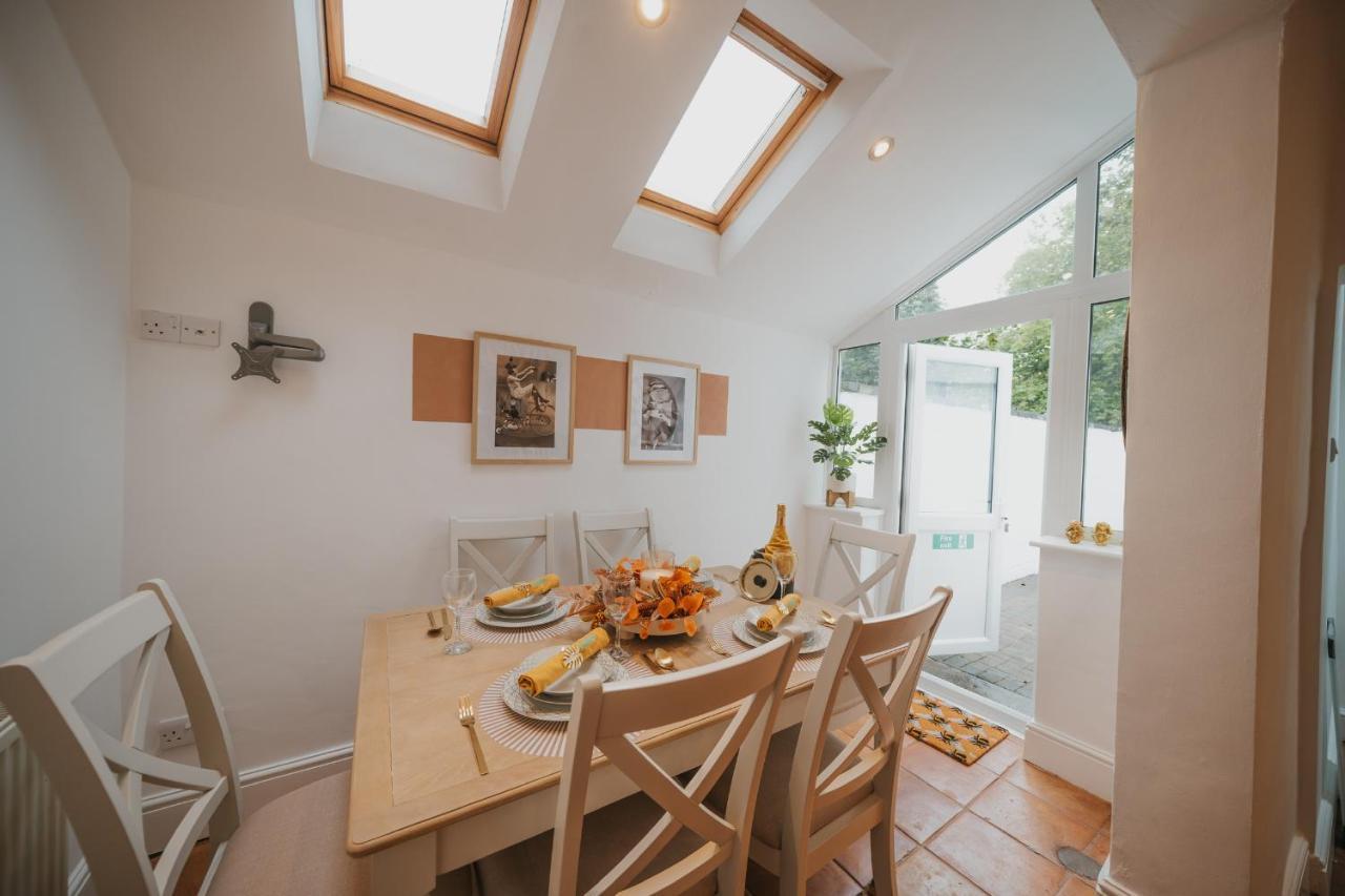 Cotswolds- Homely 2 Bed House With Garden, Wifi - Esho Stays Cirencester Exterior photo